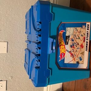 Hot wheel jumbo stunt box with 7 cars